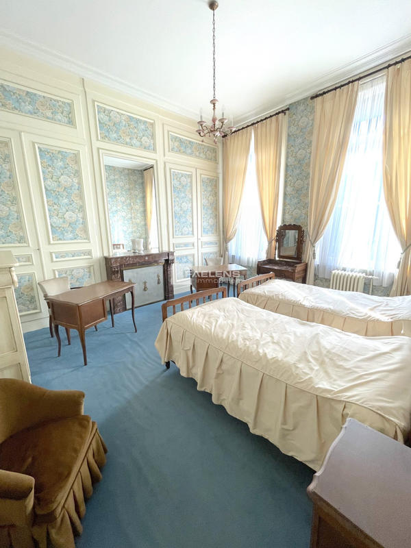 Maison - 230 m² - 6 pièces