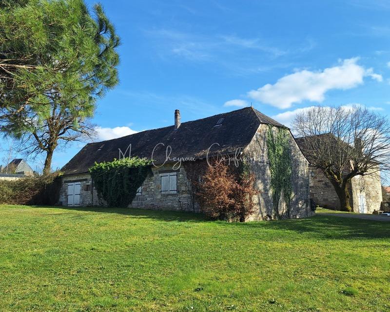 Maison - 222 m² - 8 pièces