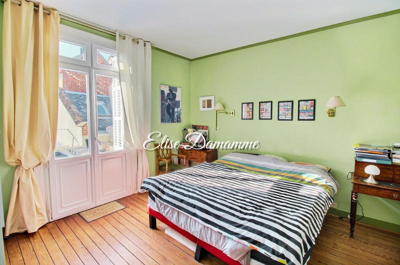 Maison - 227 m² - 8 pièces