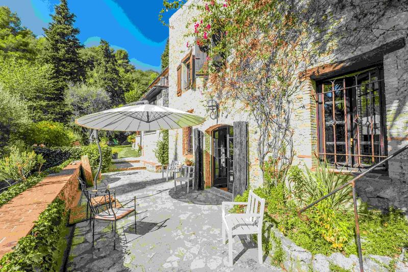 Maison - 253 m² - 9 pièces