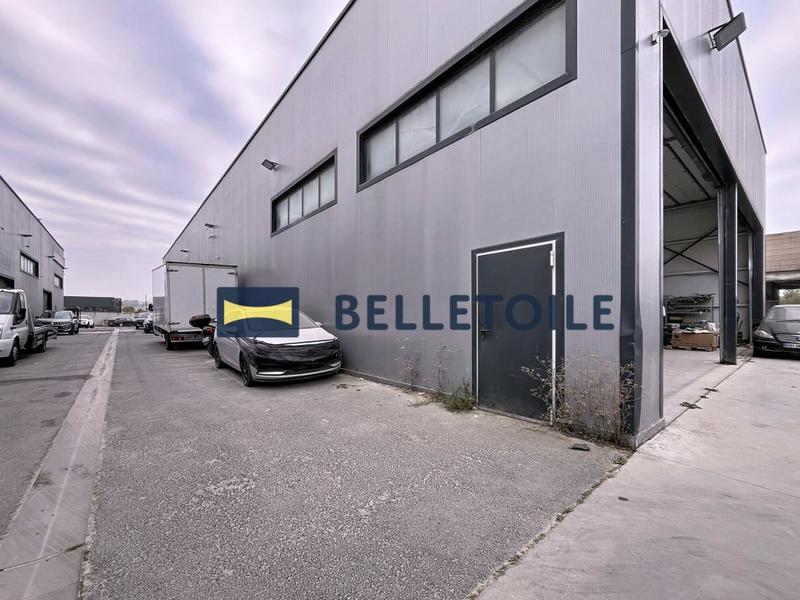 Entrepôt - 296 m²