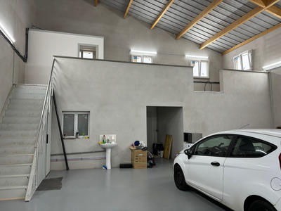 Entrepôt - 300 m²