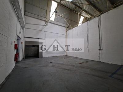 Entrepôt - 1 600 m²