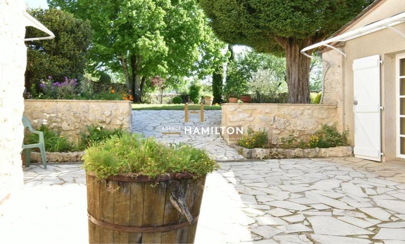 Propriété - 223 m² - 8 pièces