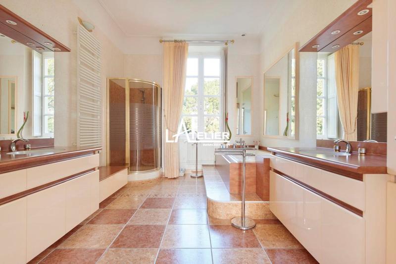 Propriété - 290 m² - 12 pièces