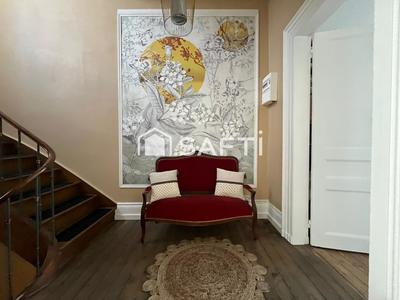 Maison - 211 m² - 8 pièces