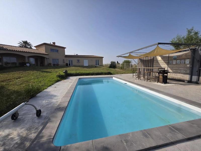 Villa - 240 m² - 6 pièces