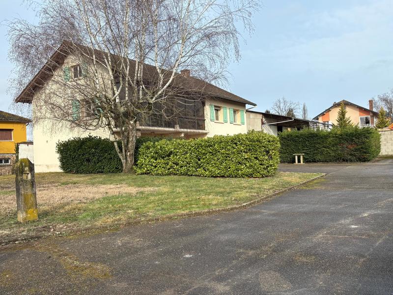 Maison - 235 m² - 8 pièces