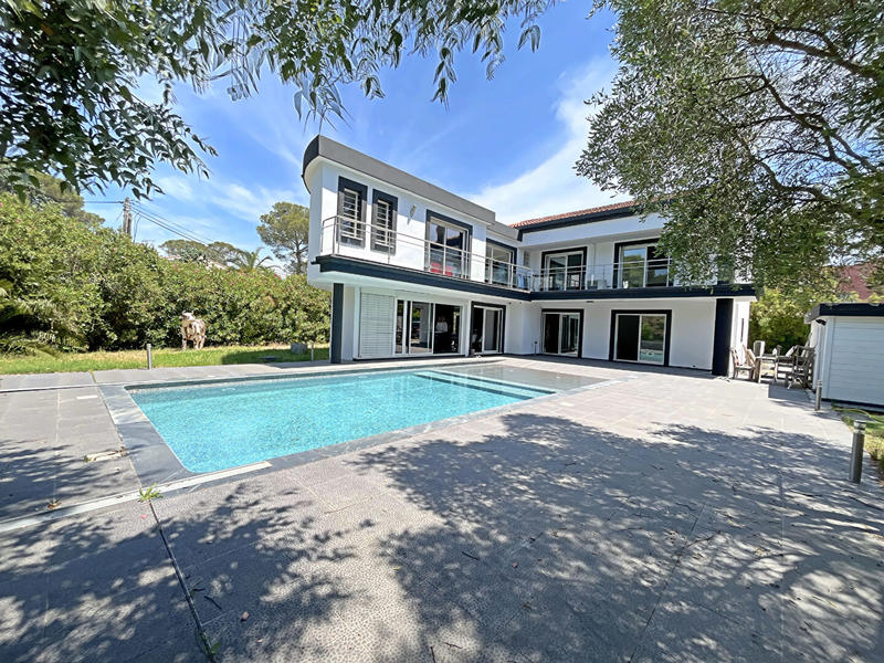 Maison - 279 m² - 7 pièces