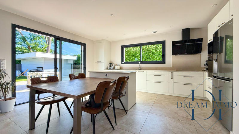 Maison contemporaine - 198 m² - 7 pièces