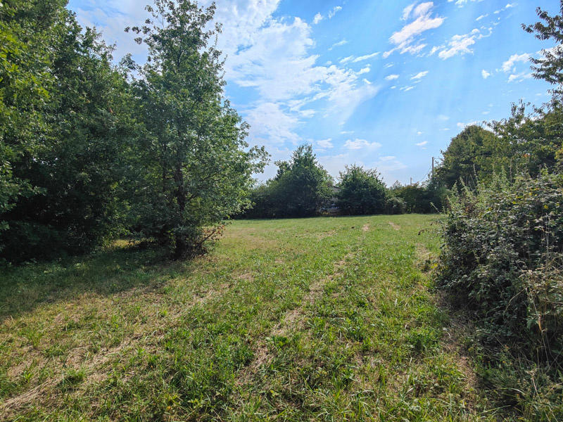 Terrain constructible - 2 105 m²
