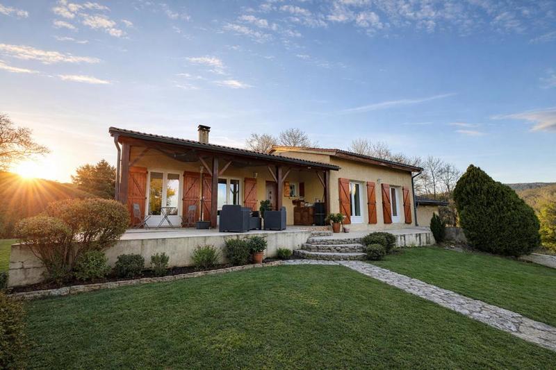 Maison - 102 m² - 4 pièces