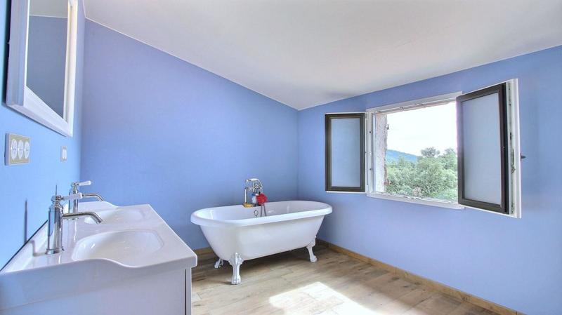 Villa - 270 m² - 9 pièces