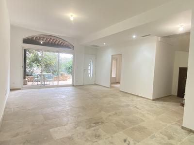 Maison - 216 m² - 8 pièces