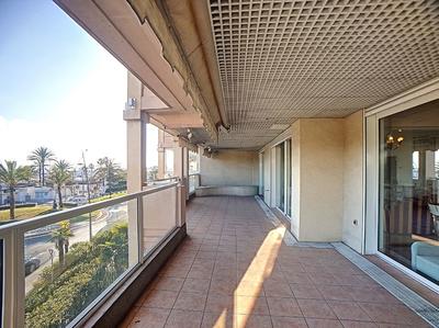 Appartement - 97 m² - 3 pièces