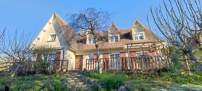 Maison - 230 m² - 10 pièces