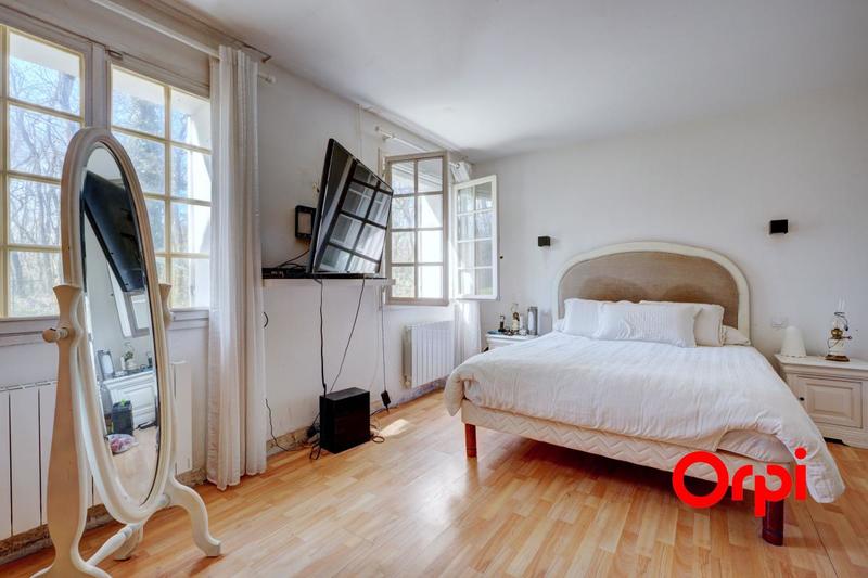 Maison - 242 m² - 8 pièces