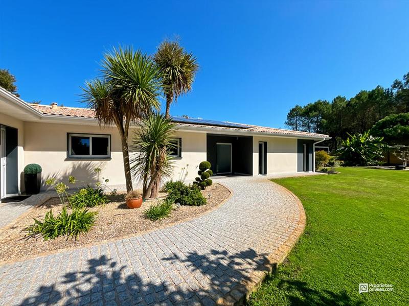 Maison - 180 m² - 6 pièces