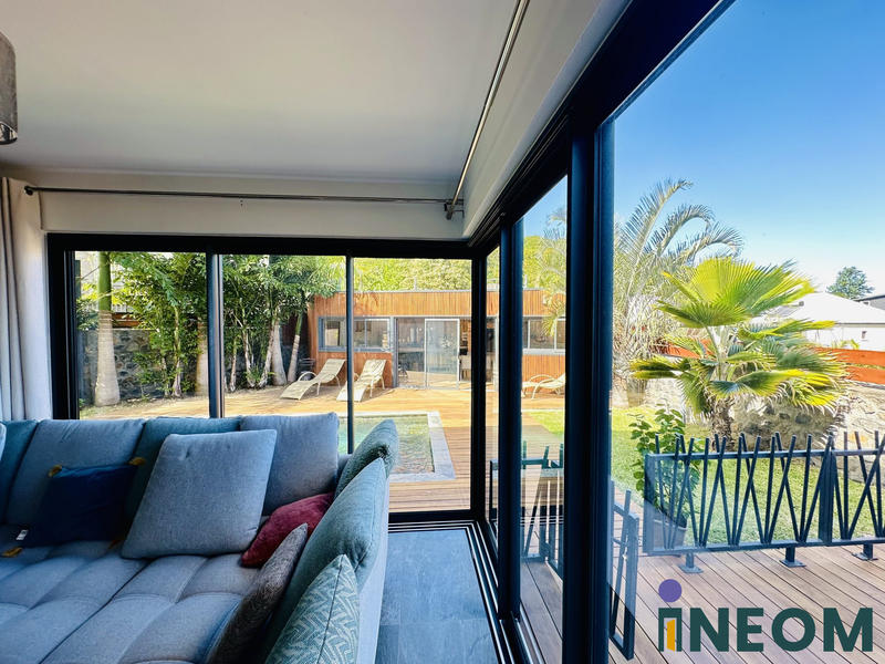 Villa - 250 m² - 8 pièces