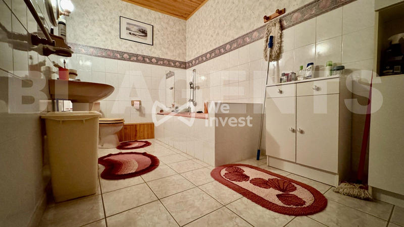 Maison - 231 m² - 7 pièces