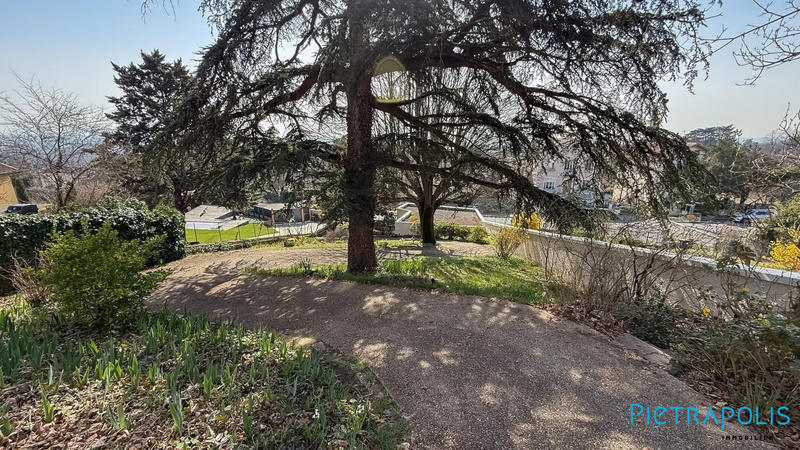 Maison - 250 m² - 8 pièces