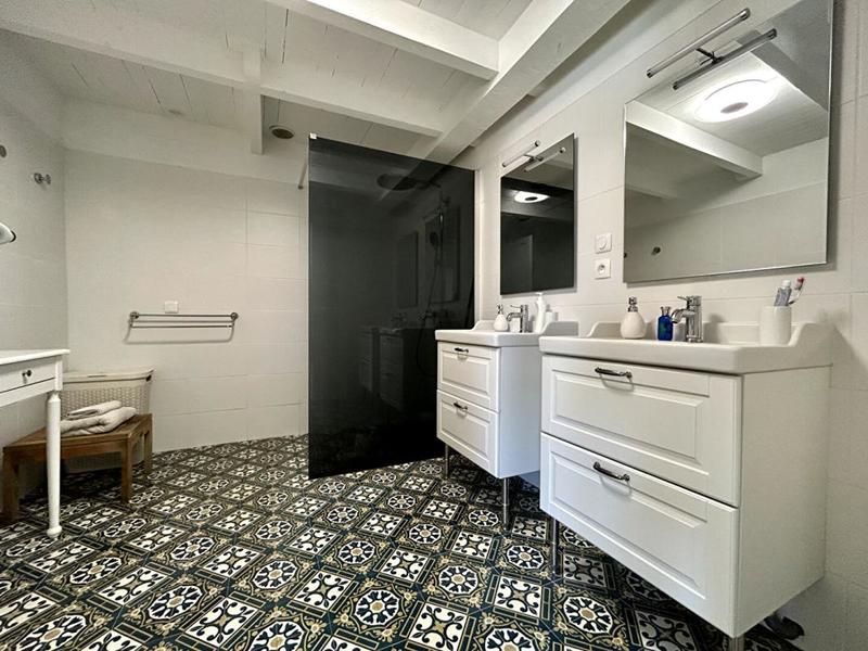 Maison - 240 m² - 10 pièces