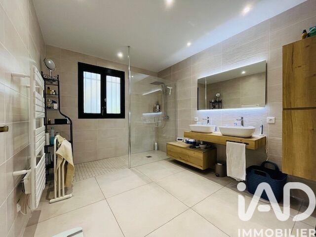 Maison - 246 m² - 8 pièces