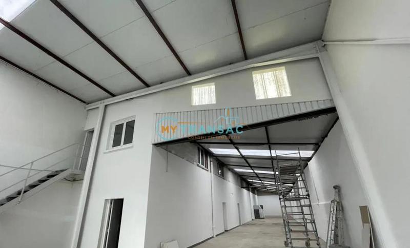 Local d'activité / Entrepôt - 344 m²
