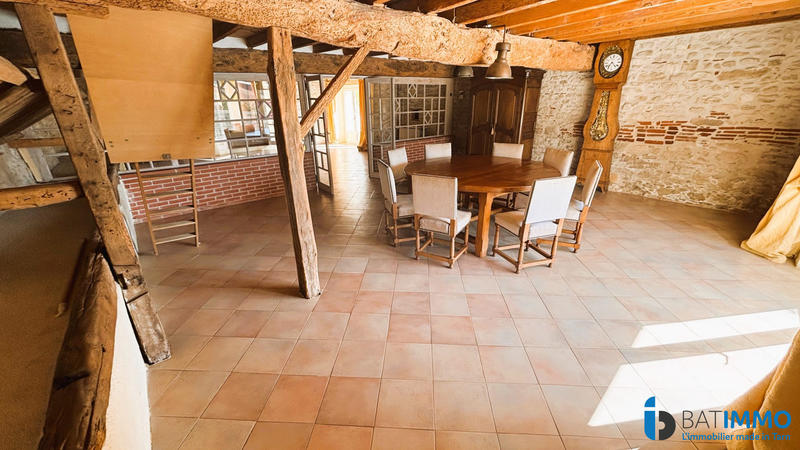 Maison - 280 m² - 6 pièces