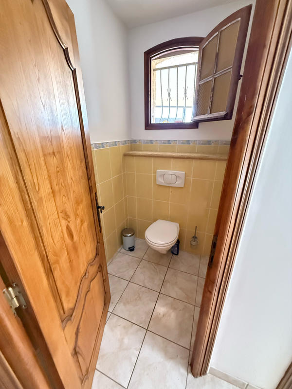 Maison - 230 m² - 8 pièces