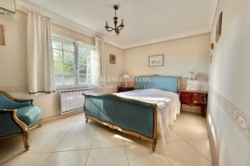 Maison traditionnelle - 180 m² - 7 pièces