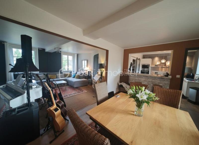 Maison - 225 m² - 7 pièces