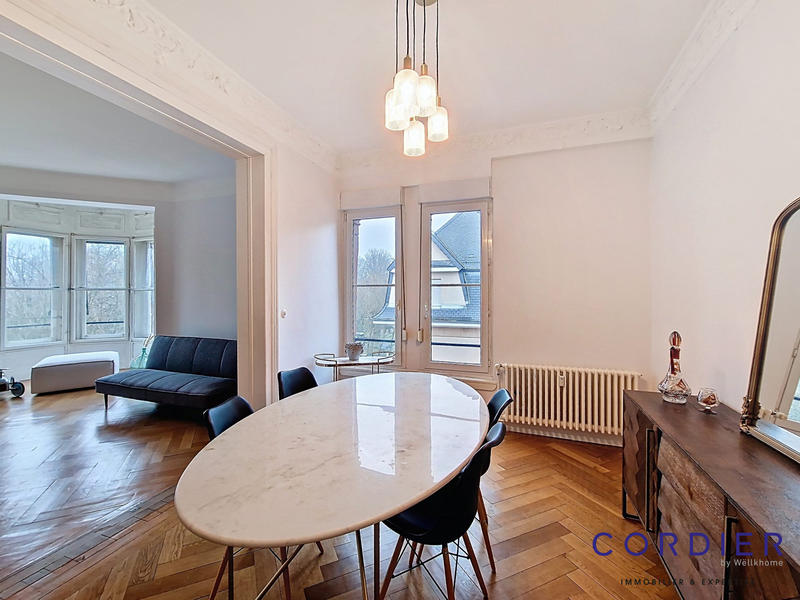 Appartement - 165 m² - 6 pièces