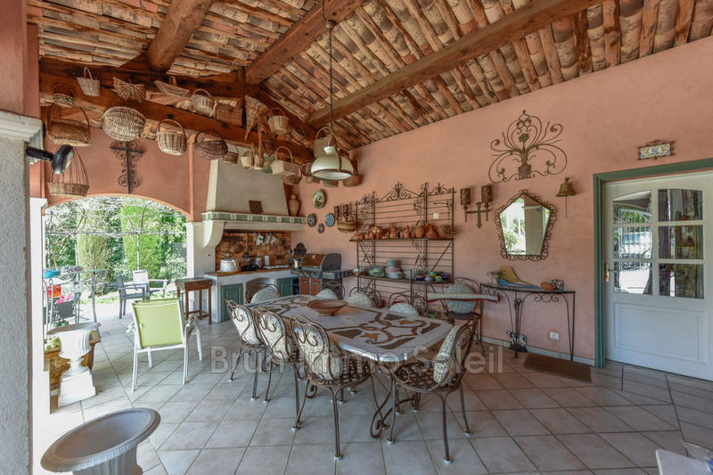 Maison - 305 m² - 7 pièces