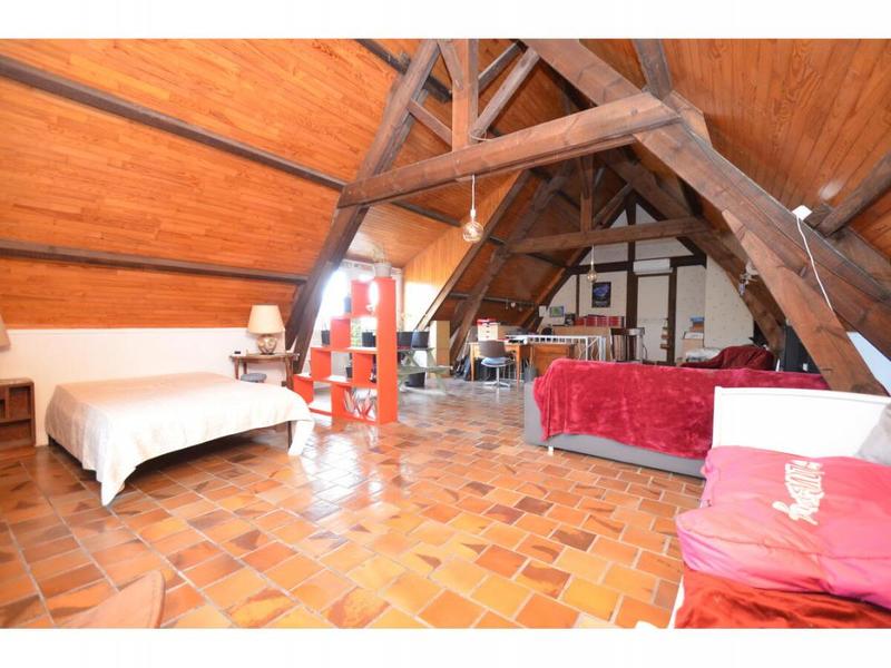 Maison - 210 m² - 6 pièces