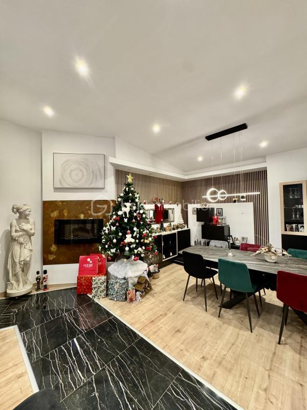 Duplex - 121 m² - 6 pièces