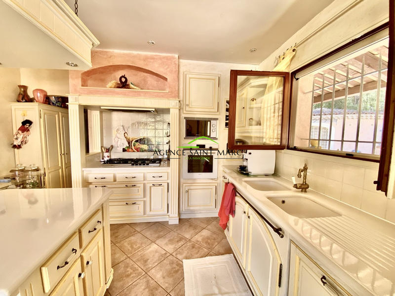 Maison - 300 m² - 4 pièces