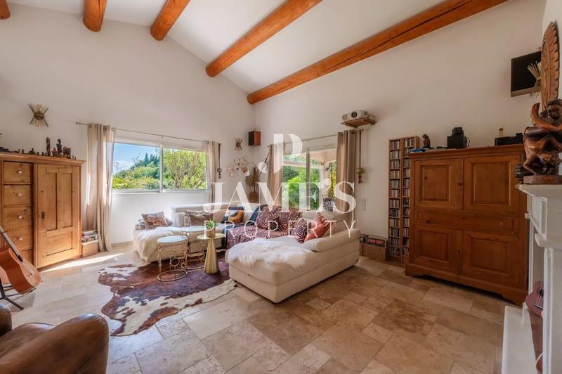 Maison - 198 m² - 5 pièces