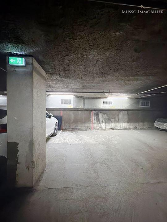 Parking / Garage - 9 m²