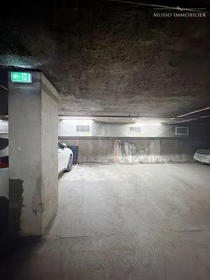 Parking / Garage - 9 m²