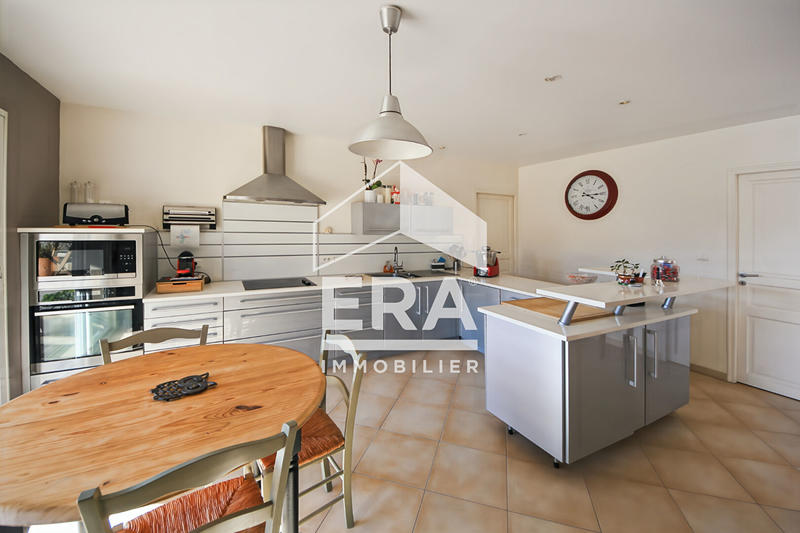 Maison - 250 m² - 6 pièces