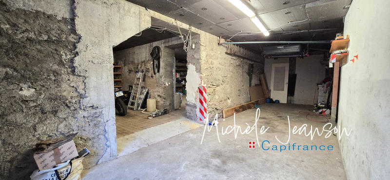 Maison en pierre - 199 m² - 9 pièces