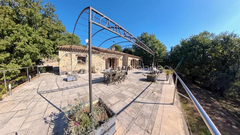 Maison - 210 m² - 8 pièces