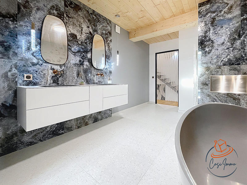 Maison - 203 m² - 7 pièces