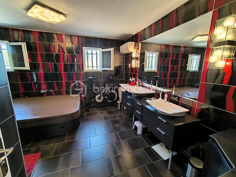 Maison traditionnelle - 188 m² - 6 pièces