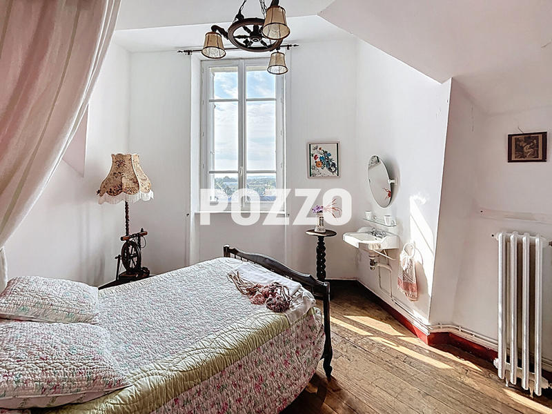 Maison - 249 m² - 9 pièces