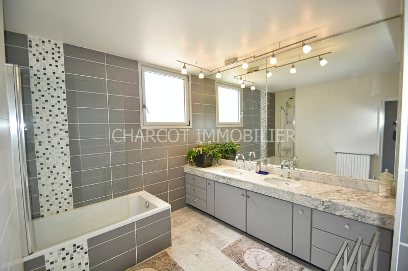 Appartement - 137 m² - 5 pièces