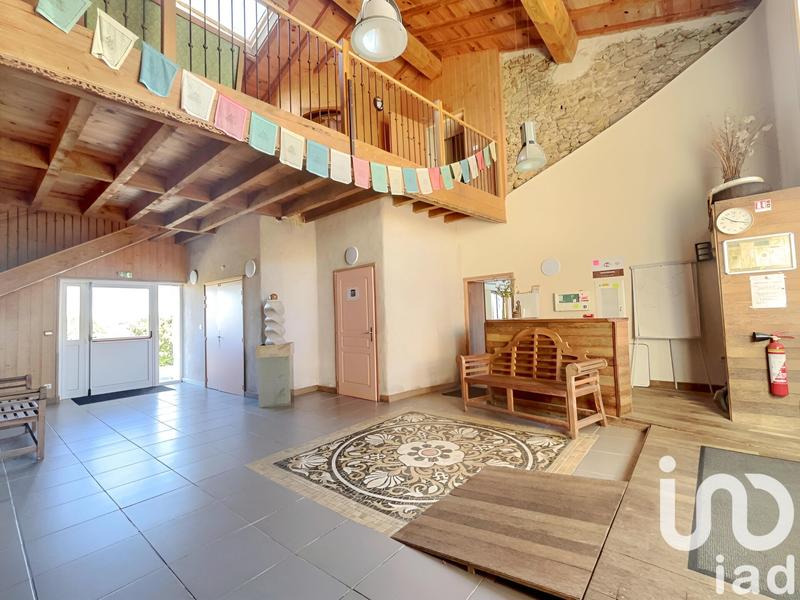 Maison - 1 828 m² - 50 pièces