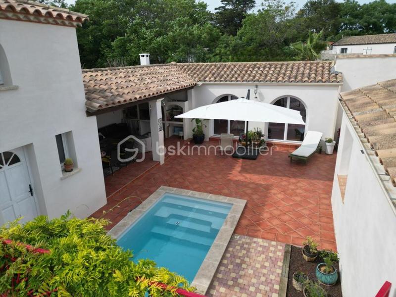 Maison - 200 m² - 6 pièces