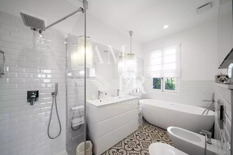 Villa - 300 m² - 4 pièces